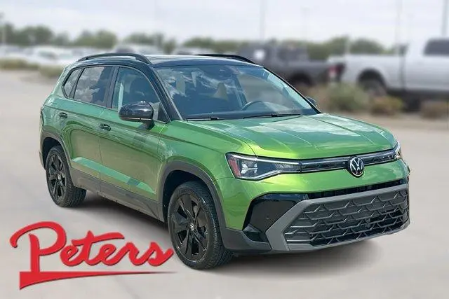 2025 Volkswagen Taos SE Black