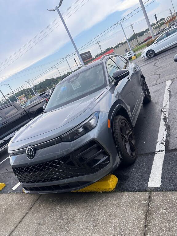 2026 Volkswagen Tiguan SE R Line Black