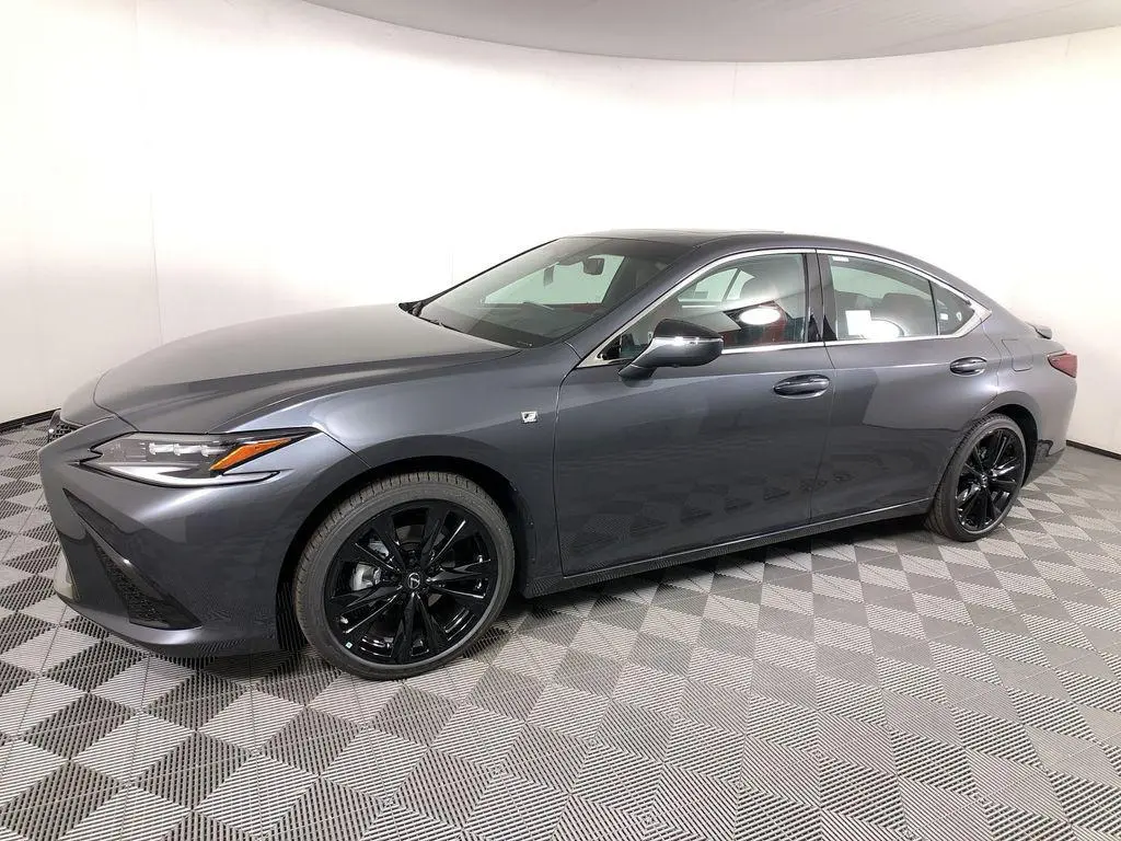2024 Lexus ES 300h F SPORT Handling