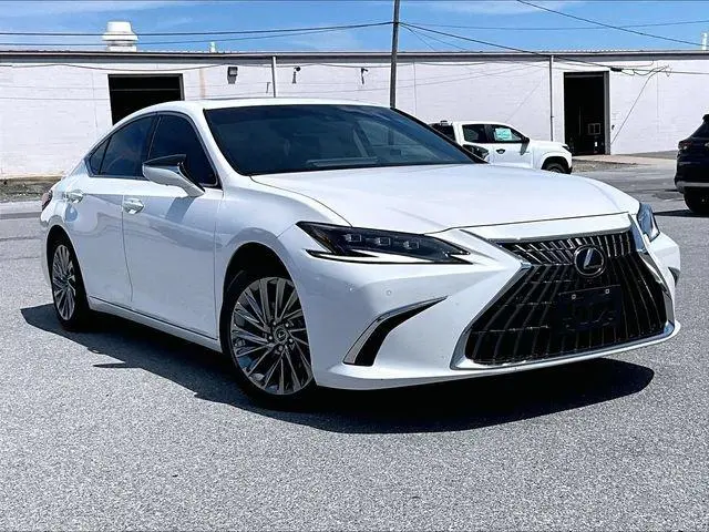 2025 Lexus ES 300h Ultra Luxury