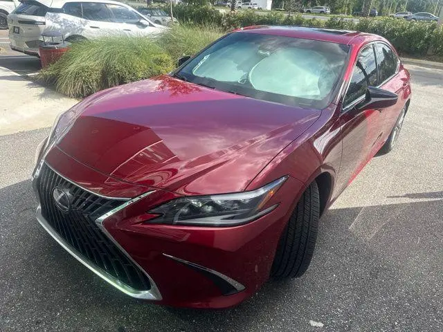 2022 Lexus ES 300h Ultra Luxury