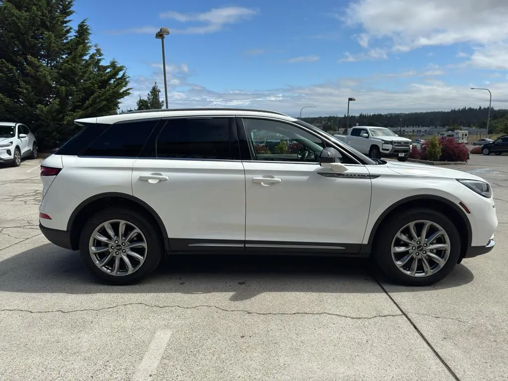 2022 Lincoln Corsair Standard