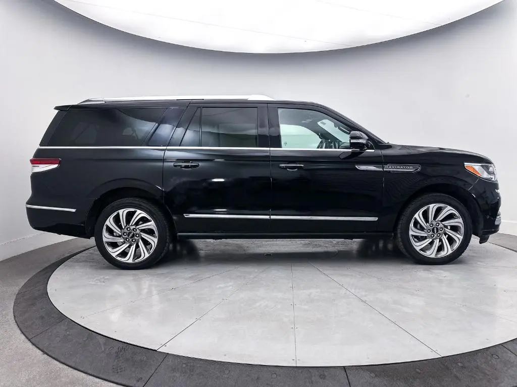 2022 Lincoln Navigator L Reserve