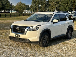 2024 Nissan Pathfinder SV