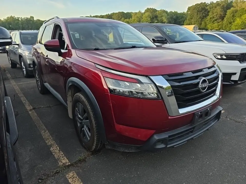 2022 Nissan Pathfinder SV