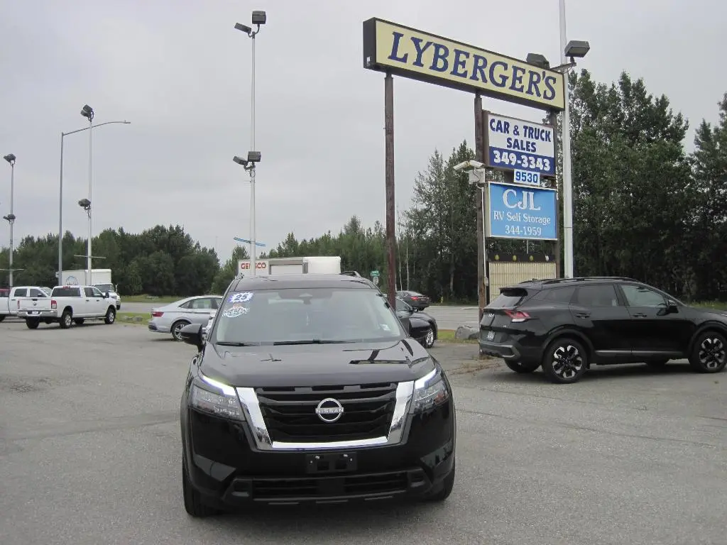 2025 Nissan Pathfinder SV