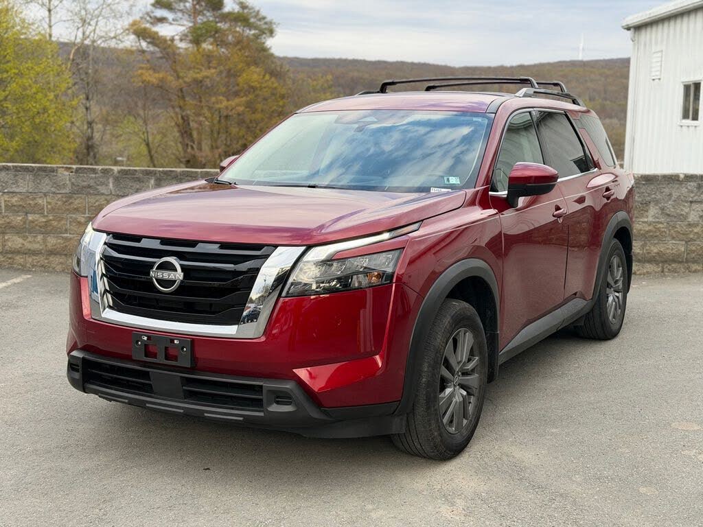 2024 Nissan Pathfinder SV