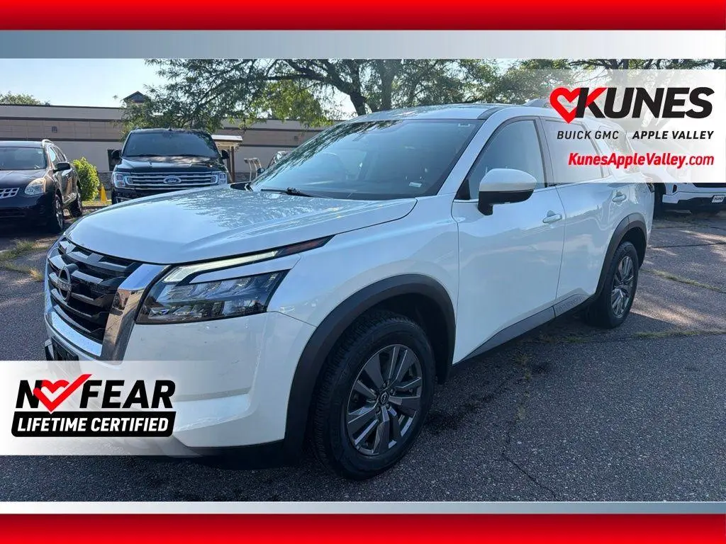 2024 Nissan Pathfinder SV