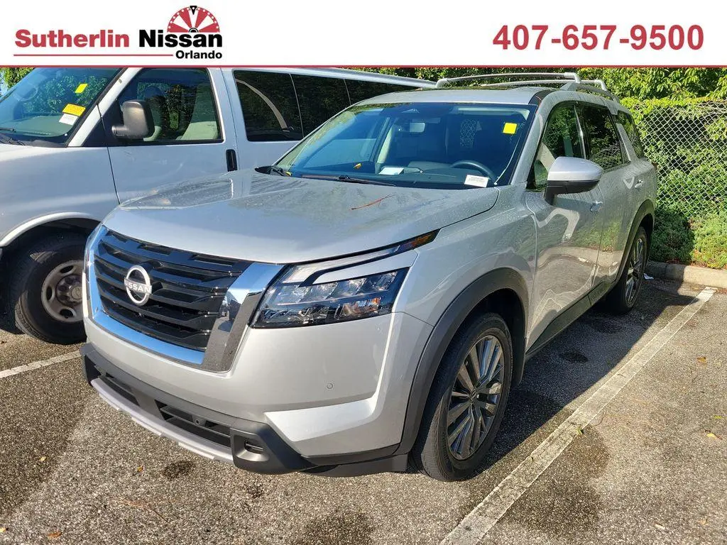 2025 Nissan Pathfinder SL