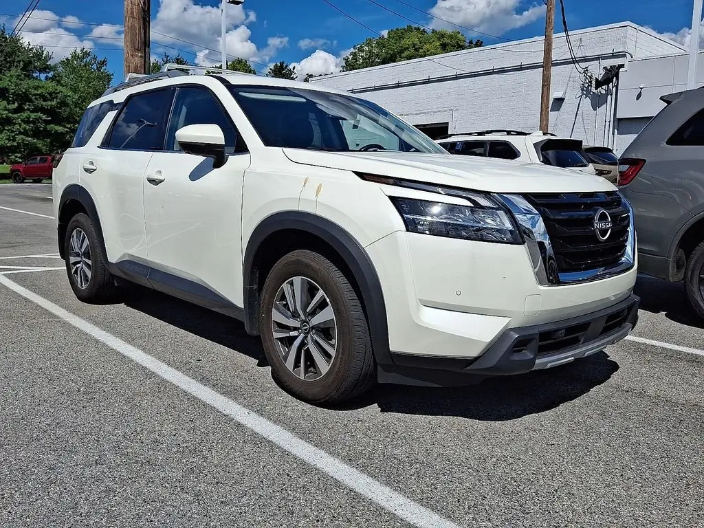 2024 Nissan Pathfinder SL