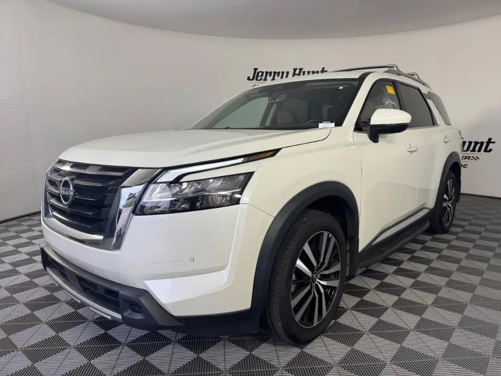 2023 Nissan Pathfinder Platinum
