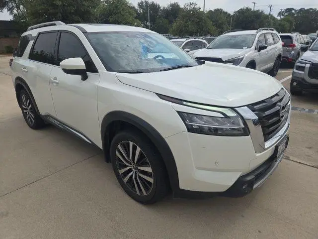2022 Nissan Pathfinder Platinum