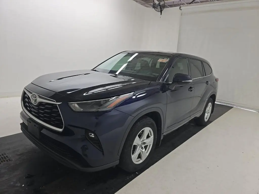 2022 Toyota Highlander LE