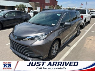 2023 Toyota Sienna LE