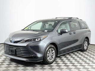 2025 Toyota Sienna LE
