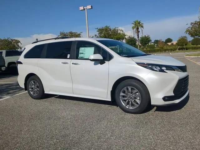 2026 Toyota Sienna XLE