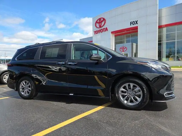 2022 Toyota Sienna XLE