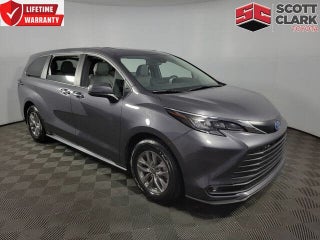 2025 Toyota Sienna XLE