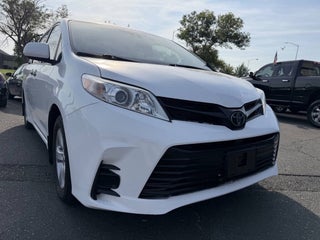 2020 Toyota Sienna SE
