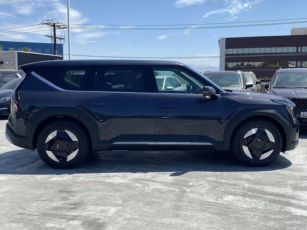 2026 Kia EV9 Light Long Range