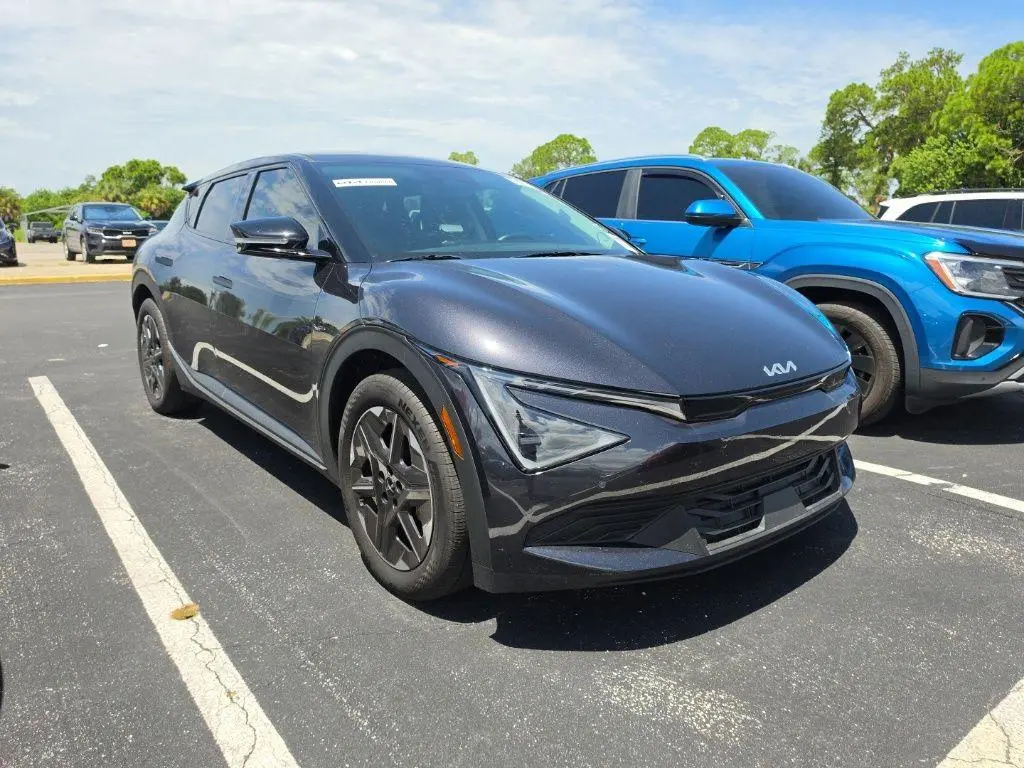 2025 Kia EV6 Light