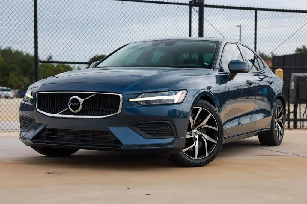 2020 Volvo S60 T6 Momentum