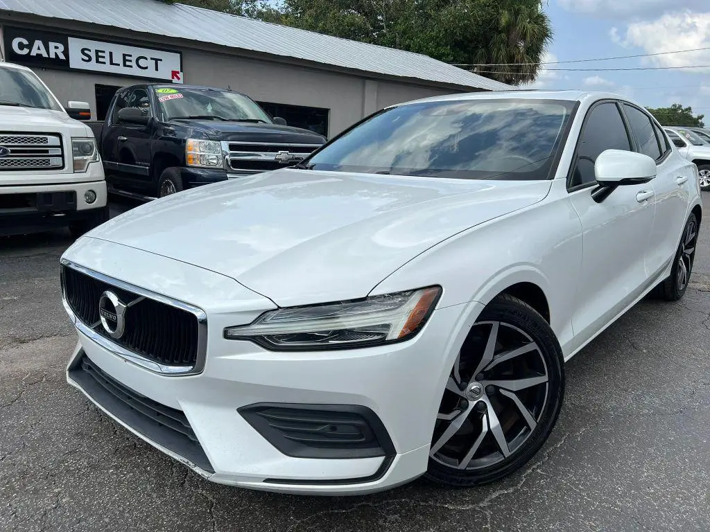 2020 Volvo S60 T6 Momentum