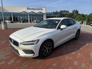 2020 Volvo S60 T6 Momentum