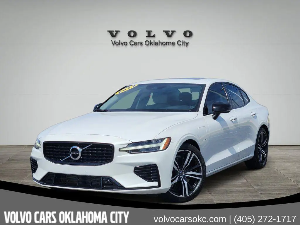 2022 Volvo S60 T8 R-Design Expression