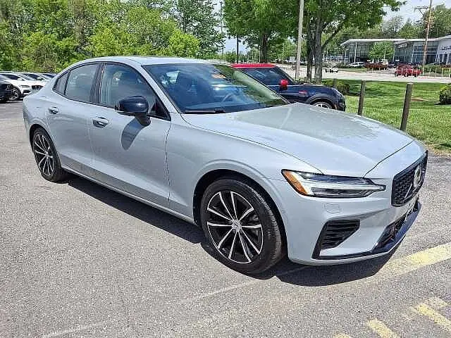 2025 Volvo S60 T8 Plus