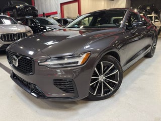 2023 Volvo S60 T8 Core Dark Theme