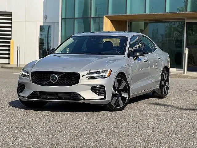 2023 Volvo S60 T8 Plus Dark Theme