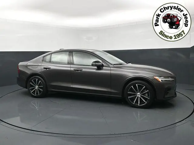 2024 Volvo S60 T8 Plus Dark Theme