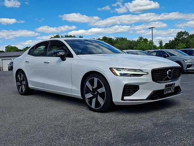 2024 Volvo S60 T8 Plus Dark Theme