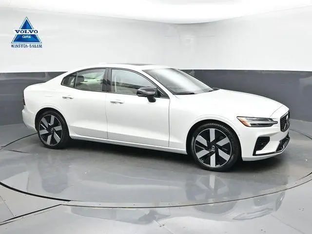 2024 Volvo S60 T8 Plus Dark Theme