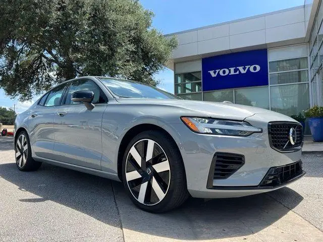 2024 Volvo S60 T8 Plus Dark Theme