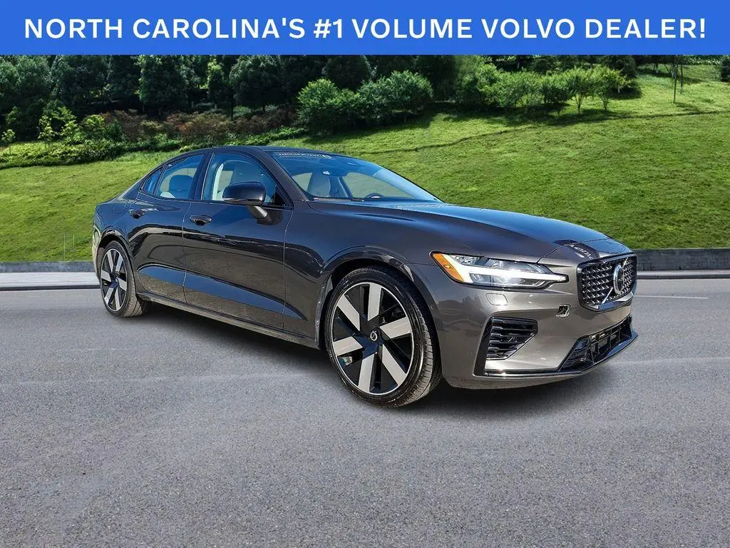 2023 Volvo S60 T8 Plus Dark Theme