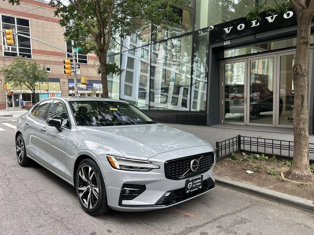 2025 Volvo S60 B5 Plus
