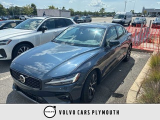 2024 Volvo S60 B5 Core Dark Theme