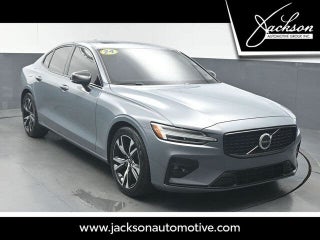 2024 Volvo S60 B5 Core Dark Theme