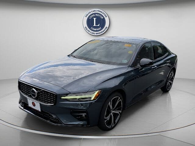 2024 Volvo S60 B5 Core Dark Theme