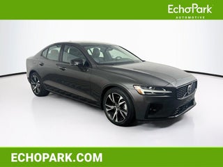 2024 Volvo S60 B5 Core Dark Theme