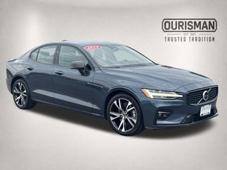 2024 Volvo S60 B5 Core Dark Theme