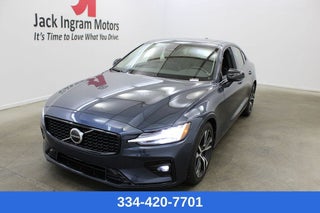 2024 Volvo S60 B5 Core Dark Theme