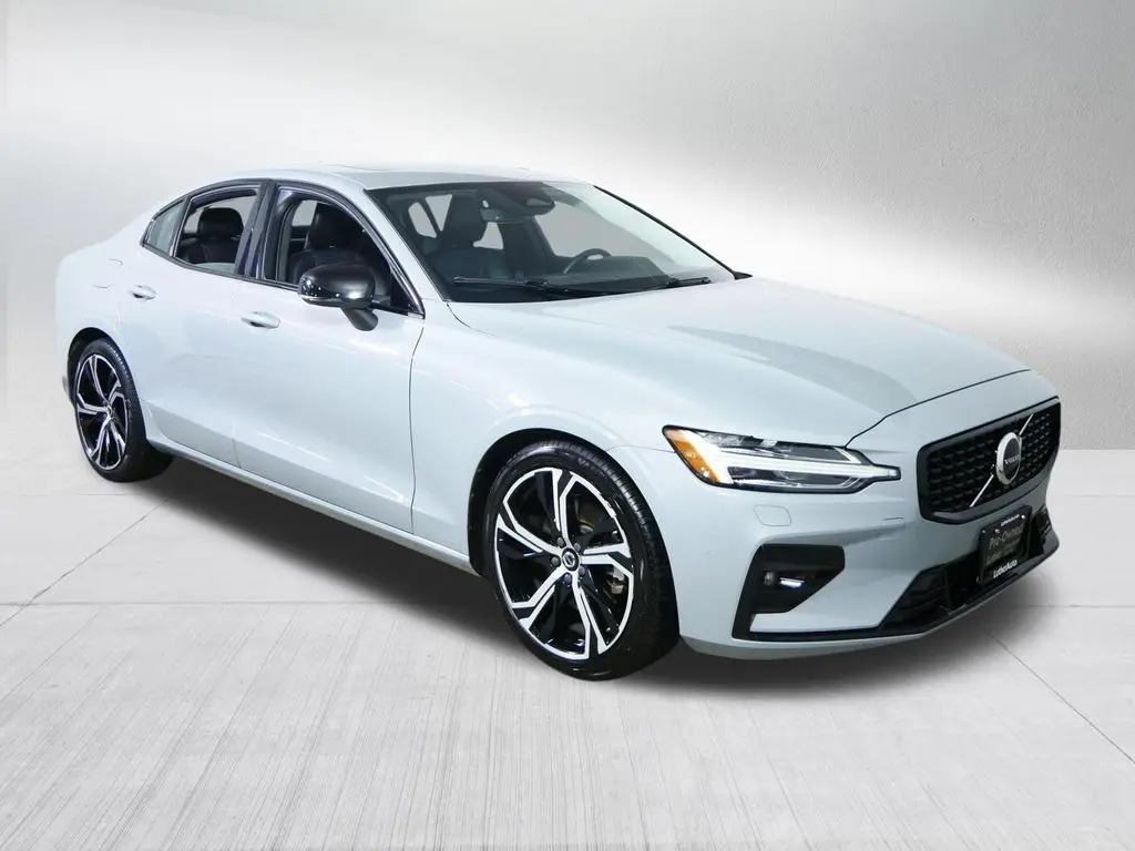 2024 Volvo S60 B5 Core Dark Theme