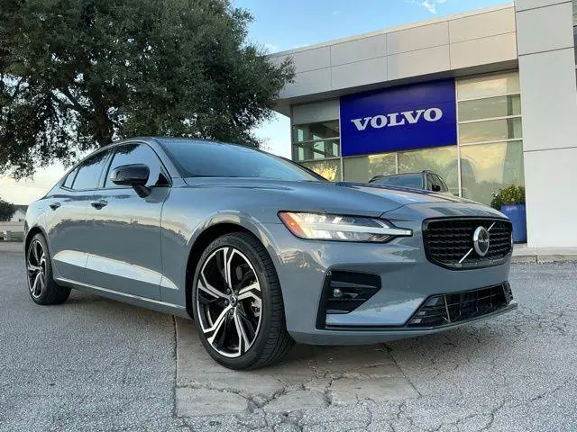 2024 Volvo S60 B5 Core Dark Theme