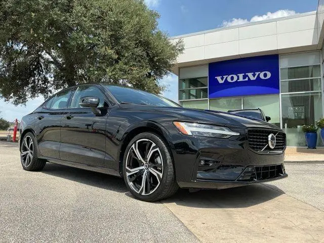 2024 Volvo S60 B5 Core Dark Theme