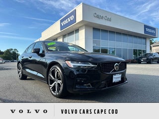 2024 Volvo S60 B5 Core Dark Theme