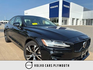 2024 Volvo S60 B5 Core Dark Theme