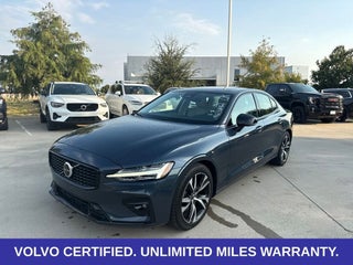 2024 Volvo S60 B5 Plus Dark Theme